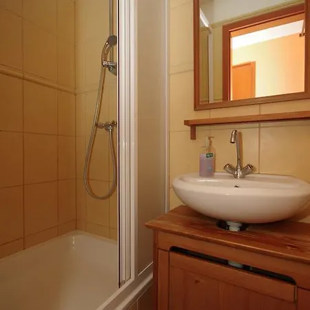 شقة Vararok غيولا