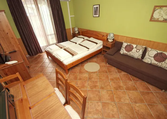 Várárok Apartman *
